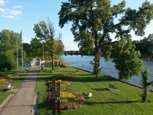 Geneva, IL with bench and trees